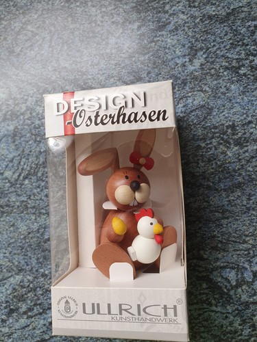 Osterhäsin sitzend mit - , huhn