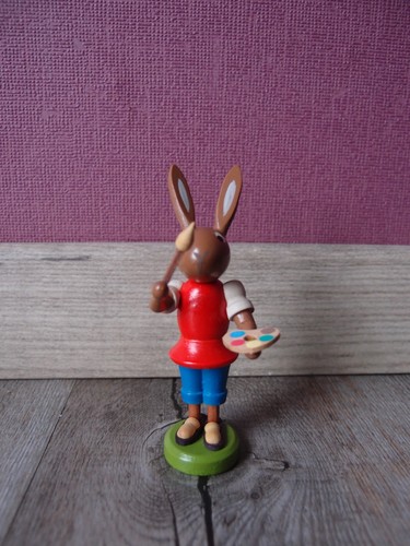 Holz osterhase mit pinsel - pinsel, und